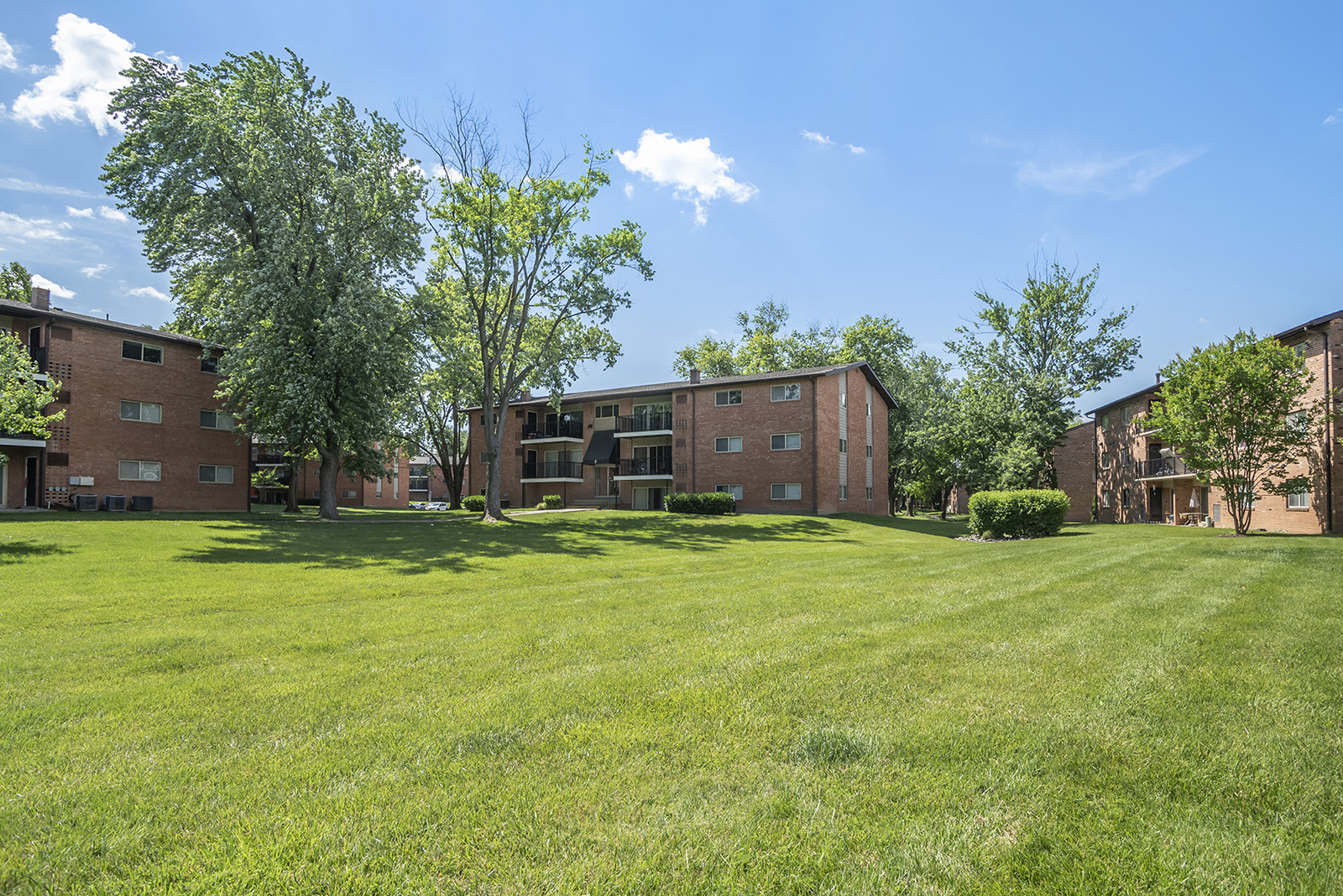 Photos and Video of The Manor/The Manor East Apartments in Leesburg, VA